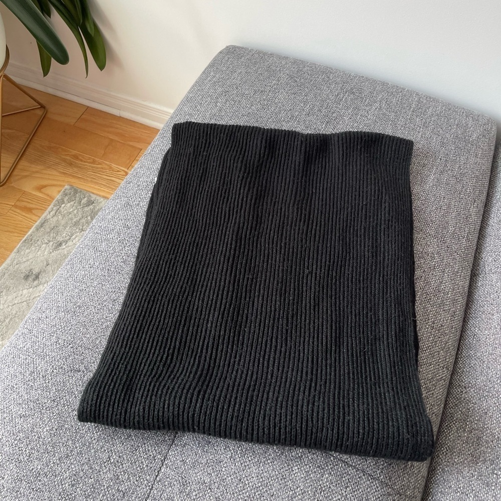 4/$20 🧡 Black knitted long scarf